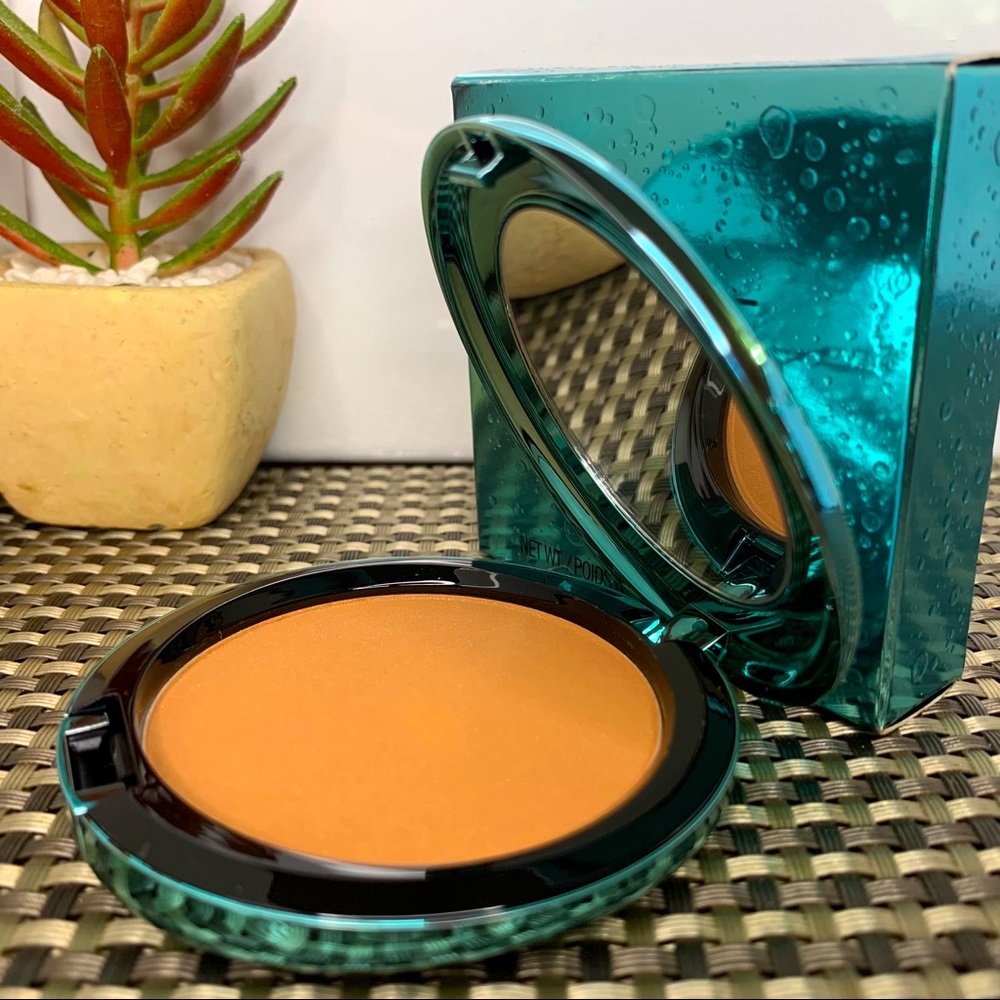 Mac Cosmetics Bronzing Powder in Refined Golden